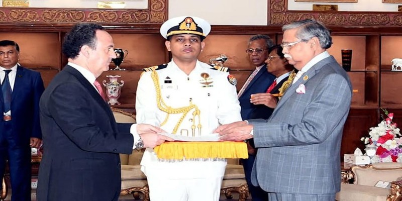 স্পেনের বিনিয়োগকারীদের বাংলাদেশের বিশেষ অর্থনৈতিক অঞ্চলে বিনিয়োগের আহ্বান রাষ্ট্রপতির স্পেনের বিনিয়োগকারীদের বাংলাদেশের বিশেষ অর্থনৈতিক অঞ্চলে বিনিয়োগের আহ্বান রাষ্ট্রপতির