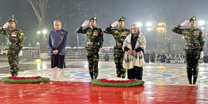 কেন্দ্রীয় শহীদ মিনারে রাষ্ট্রপতি-প্রধানমন্ত্রীর শ্রদ্ধা কেন্দ্রীয় শহীদ মিনারে রাষ্ট্রপতি-প্রধানমন্ত্রীর শ্রদ্ধা