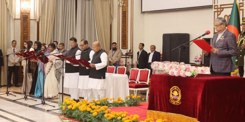 নতুন সাত প্রতিমন্ত্রী শপথ নিলেন নতুন সাত প্রতিমন্ত্রী শপথ নিলেন