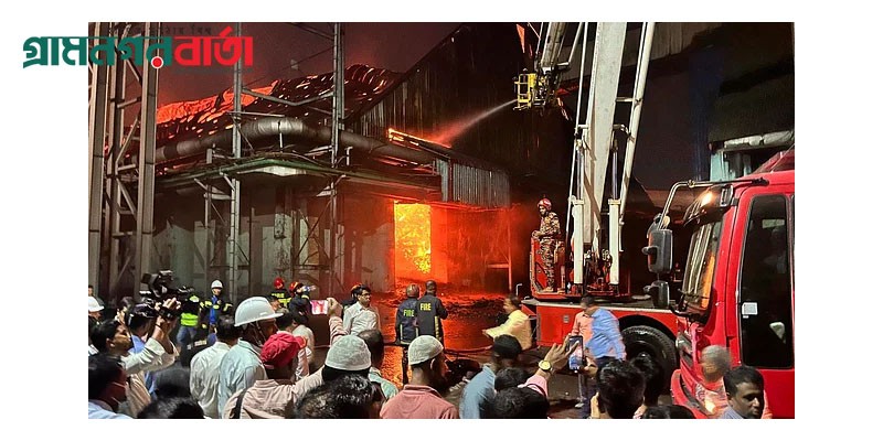 ১৮ ঘণ্টায়ও নেভেনি আগুন, এক লাখ মেট্রিক টন চিনি পোড়ার দাবি ১৮ ঘণ্টায়ও নেভেনি আগুন, এক লাখ মেট্রিক টন চিনি পোড়ার দাবি