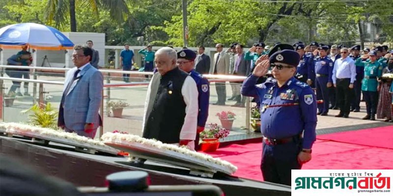 জীবন উৎসর্গ করা ১৩৪ পুলিশ সদস্যকে ফুলেল শ্রদ্ধায় স্মরণ জীবন উৎসর্গ করা ১৩৪ পুলিশ সদস্যকে ফুলেল শ্রদ্ধায় স্মরণ