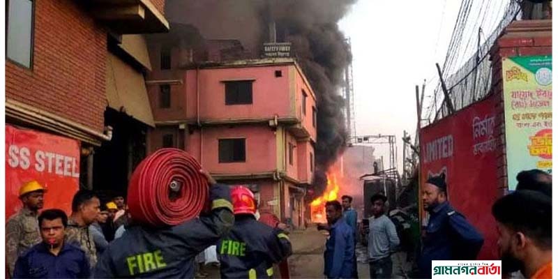 গাজীপুরের টঙ্গীতে স্টিল মিলের বৈদ্যুতিক ট্রান্সফরমারে আগুন গাজীপুরের টঙ্গীতে স্টিল মিলের বৈদ্যুতিক ট্রান্সফরমারে আগুন