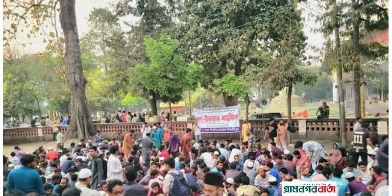 ‘ইফতার পার্টি’ বন্ধের প্রতিবাদে গণইফতার ‘ইফতার পার্টি’ বন্ধের প্রতিবাদে গণইফতার