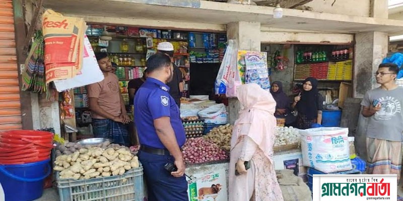মূল্য তালিকা না রাখায় ফলের দোকানে জরিমানা মূল্য তালিকা না রাখায় ফলের দোকানে জরিমানা