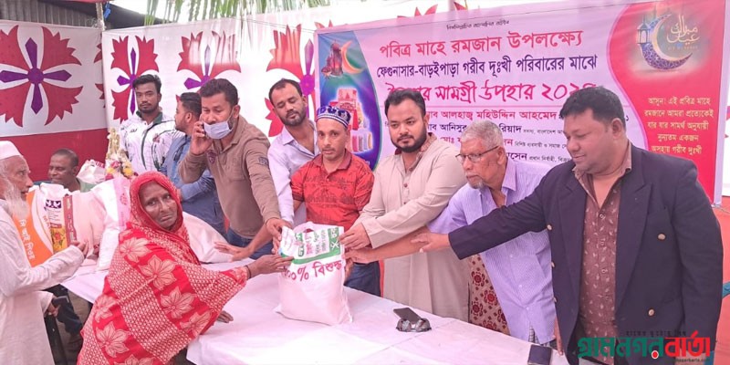 সিরাজদিখানে অসহায় মানুষের মাঝে ইফতার সামগ্রী বিতরণ সিরাজদিখানে অসহায় মানুষের মাঝে ইফতার সামগ্রী বিতরণ
