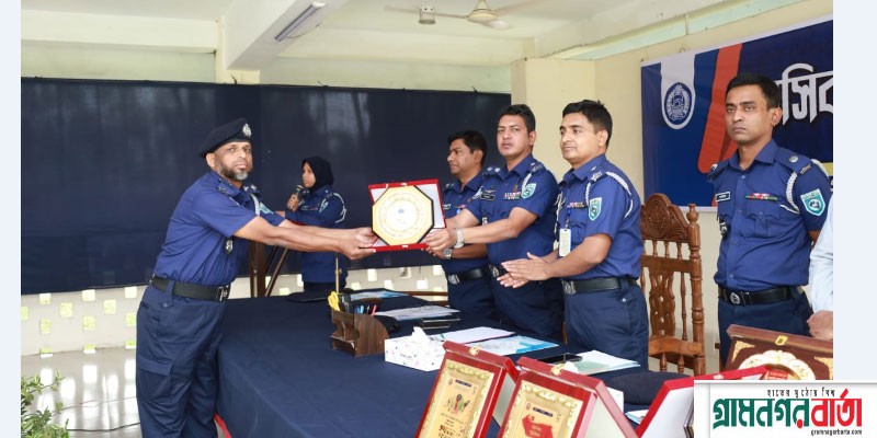 পঞ্চগড়ে আবারো শ্রেষ্ঠ থানা, কর্মকতাদের সন্মাননা প্রদান পঞ্চগড়ে আবারো শ্রেষ্ঠ থানা, কর্মকতাদের সন্মাননা প্রদান