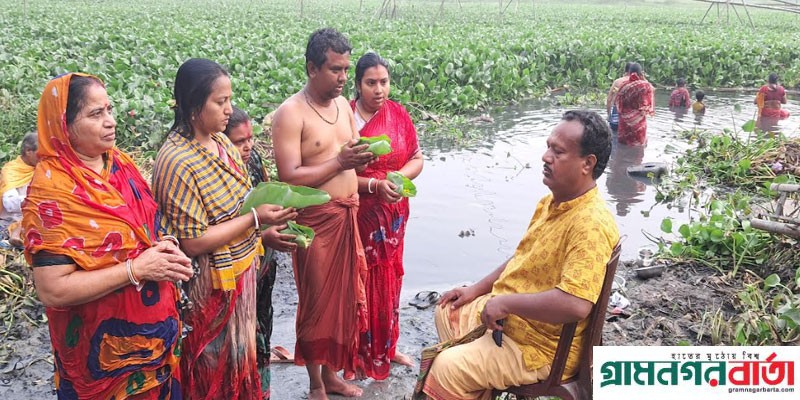 সিরাজদিখানে পাপমুক্তির মহাষ্টমী স্নান উৎসব সিরাজদিখানে পাপমুক্তির মহাষ্টমী স্নান উৎসব