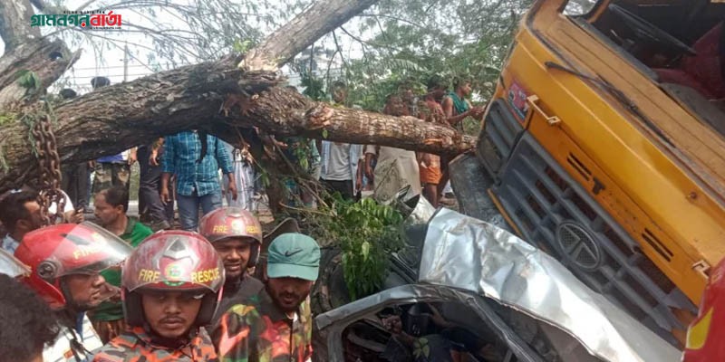 ঝালকাঠিতে কয়েকটি গাড়িকে চাপা দিল ট্রাক, নিহত ১১ ঝালকাঠিতে কয়েকটি গাড়িকে চাপা দিল ট্রাক, নিহত ১১