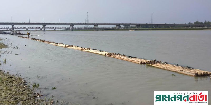 কাউনিয়া গ্রামীন ঐতিহ্য কলা গাছের বাকল দিয়ে মাছ ধরা দিনদিন হারিয়ে যাচ্ছে কাউনিয়া গ্রামীন ঐতিহ্য কলা গাছের বাকল দিয়ে মাছ ধরা দিনদিন হারিয়ে যাচ্ছে
