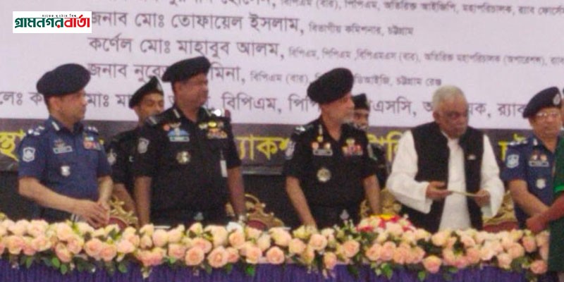 স্বরাষ্ট্রমন্ত্রীর কাছে আত্মসমর্পণ করবেন ৫০ জলদস্যু স্বরাষ্ট্রমন্ত্রীর কাছে আত্মসমর্পণ করবেন ৫০ জলদস্যু