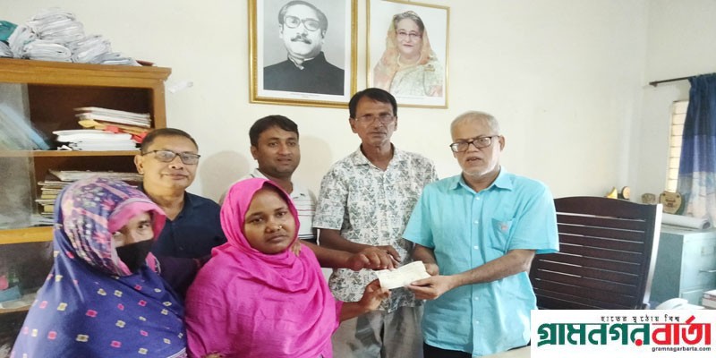 কাউনিয়ায় দরীদ্র ১১ রোগীর মাঝে সহায়তার চেক বিতরণ কাউনিয়ায় দরীদ্র ১১ রোগীর মাঝে সহায়তার চেক বিতরণ