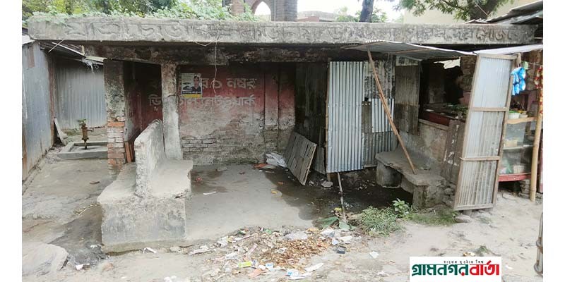 কাউনিয়ায় বাস স্ট্যান্ডে গণ-শৌচাগারের বেহাল দশা কাউনিয়ায় বাস স্ট্যান্ডে গণ-শৌচাগারের বেহাল দশা