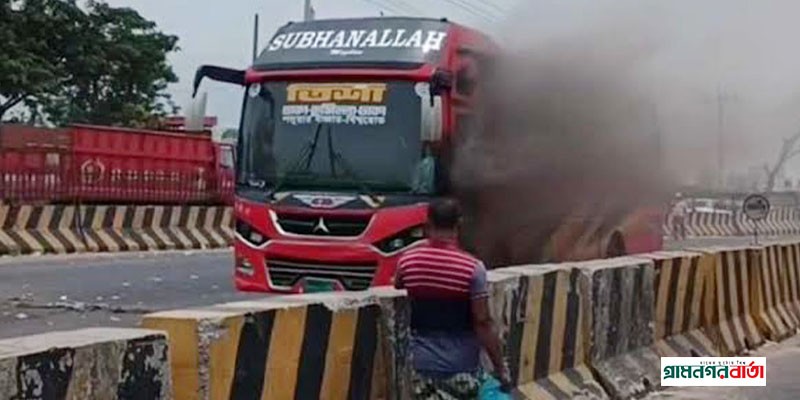সোনারগাঁয়ে যাত্রীবাহী বাসে আগুন সোনারগাঁয়ে যাত্রীবাহী বাসে আগুন