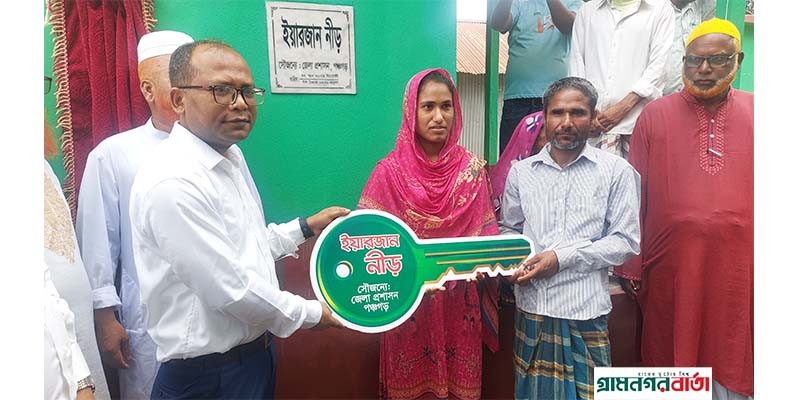 সাফ চ্যাম্পিয়ন নারী ফুটবলার ইয়ারজান পেলেন ঘর সাফ চ্যাম্পিয়ন নারী ফুটবলার ইয়ারজান পেলেন ঘর