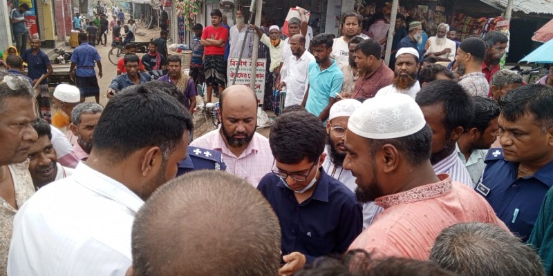 নন্দীগ্রামে রণবাঘা কোরবানির পশুর হাটে অতিরিক্ত খাজনা আদায় করায় জরিমানা নন্দীগ্রামে রণবাঘা কোরবানির পশুর হাটে অতিরিক্ত খাজনা আদায় করায় জরিমানা