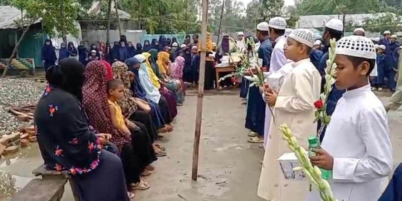 কাউনিয়ায় পিতা-মাতা কে পা ধোয়া অনুষ্ঠান কাউনিয়ায় পিতা-মাতা কে পা ধোয়া অনুষ্ঠান