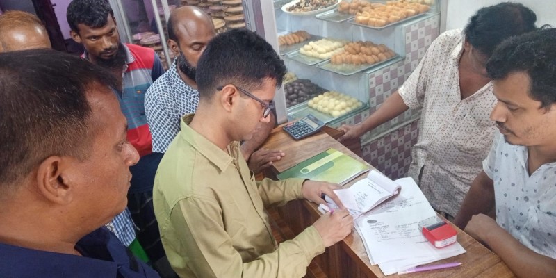 নন্দীগ্রামে ঈদ পরবর্তী সময়ে অধিক মূল্যে দই-মিষ্টি বিক্রয়ের অভিযোগে জরিমানা নন্দীগ্রামে ঈদ পরবর্তী সময়ে অধিক মূল্যে দই-মিষ্টি বিক্রয়ের অভিযোগে জরিমানা