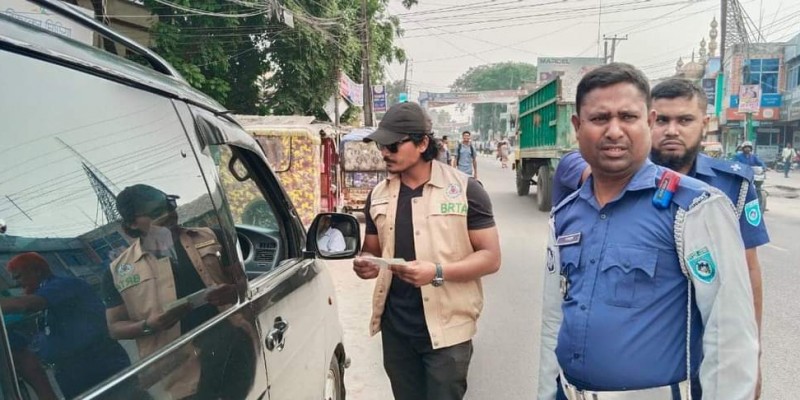 পঞ্চগড়ে ঈদে বি আরটি এ ও পুলিশের যৌথ তৎপরতা ঘটেনি সড়ক দূর্ঘটনা পঞ্চগড়ে ঈদে বি আরটি এ ও পুলিশের যৌথ তৎপরতা ঘটেনি সড়ক দূর্ঘটনা