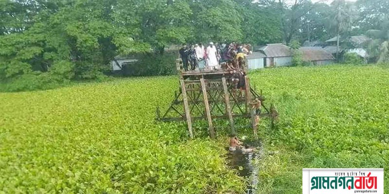বরগুনায় সেতু ভেঙে মাইক্রোবাস খালে, ১০ বরযাত্রী নিহত বরগুনায় সেতু ভেঙে মাইক্রোবাস খালে, ১০ বরযাত্রী নিহত