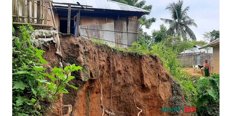 মৌলভীবাজারে পাহাড় ধ্বসের আশংকা মৌলভীবাজারে পাহাড় ধ্বসের আশংকা