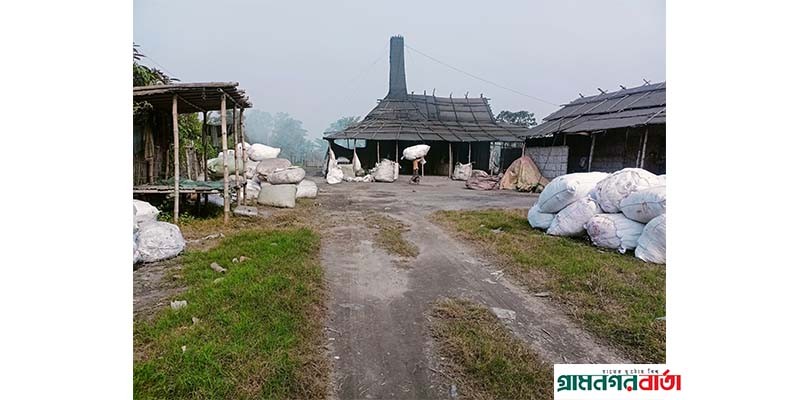 শ্রীনগরে পরিবেশ বিধ্বংসী শিষা গালানো কারখানা চলছে ছাড়পত্র বিহীন শ্রীনগরে পরিবেশ বিধ্বংসী শিষা গালানো কারখানা চলছে ছাড়পত্র বিহীন