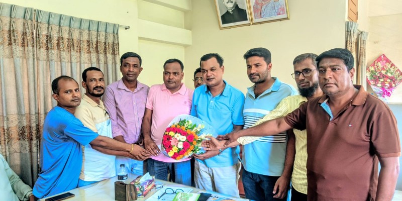 নন্দীগ্রাম প্রেস ক্লাবের পক্ষ থেকে নবনির্বাচিত চেয়ারম্যান রানাকে ফুলেল সংবর্ধনা নন্দীগ্রাম প্রেস ক্লাবের পক্ষ থেকে নবনির্বাচিত চেয়ারম্যান রানাকে ফুলেল সংবর্ধনা