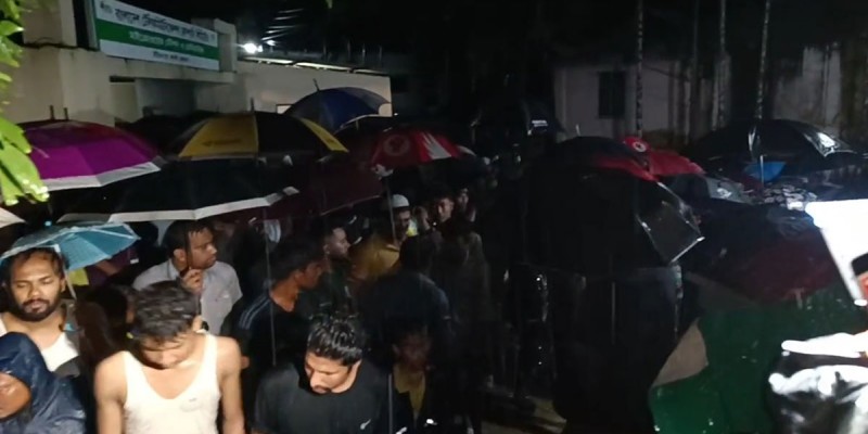 কক্সবাজারে পাহাড় ধসে একদিনে ৪ জনের প্রাণহানি কক্সবাজারে পাহাড় ধসে একদিনে ৪ জনের প্রাণহানি