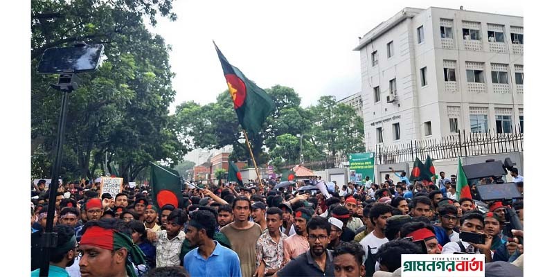 রাষ্ট্রপতি বরাবর স্মারকলিপি দেবার উদ্দেশ্যে এগোচ্ছে কোটা বিরোধী আন্দোলনকারীরা রাষ্ট্রপতি বরাবর স্মারকলিপি দেবার উদ্দেশ্যে এগোচ্ছে কোটা বিরোধী আন্দোলনকারীরা