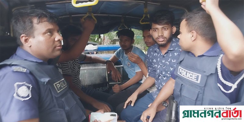 ভাঙ্গায় পুলিশের বাধায় কোটা আন্দোলনকারীরা ছত্রভঙ্গ, আটক ১০ ভাঙ্গায় পুলিশের বাধায় কোটা আন্দোলনকারীরা ছত্রভঙ্গ, আটক ১০
