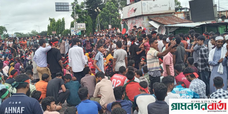 পঞ্চগড়ে সড়ক অবরোধ করে শিক্ষার্থীদের সমাবেশ পঞ্চগড়ে সড়ক অবরোধ করে শিক্ষার্থীদের সমাবেশ