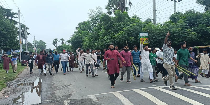 বাগেরহাটে শিক্ষার্থীদের সাথে আওয়ামী লীগের দফায় দফায় সংঘর্ষ বাগেরহাটে শিক্ষার্থীদের সাথে আওয়ামী লীগের দফায় দফায় সংঘর্ষ