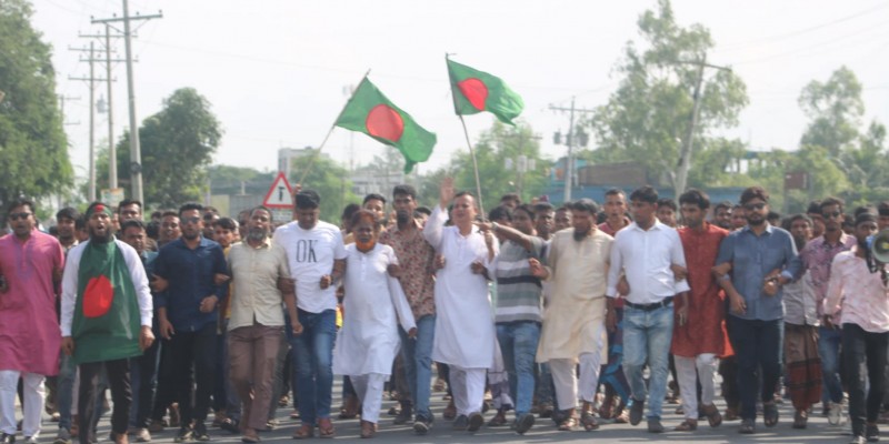 নন্দীগ্রামে সাবেক সংসদ সদস্য মোশারফ হোসেনের বিজয় মিছিল নন্দীগ্রামে সাবেক সংসদ সদস্য মোশারফ হোসেনের বিজয় মিছিল