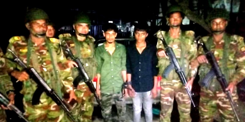 মুন্সীগঞ্জে ১৩ কেজি গাঁজাসহ ২ জনকে আটক করলো শিক্ষার্থীরা মুন্সীগঞ্জে ১৩ কেজি গাঁজাসহ ২ জনকে আটক করলো শিক্ষার্থীরা