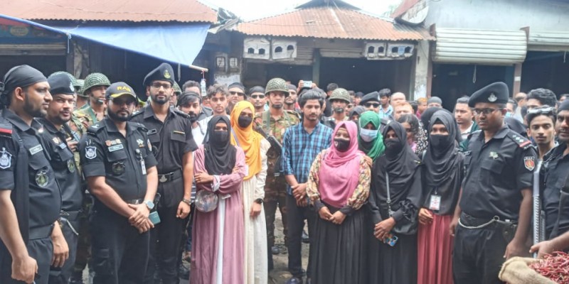 মাদারীপুরে বাজার মনিটরিংয়ে র্যাব ও সেনাবাহিনীর যৌথ অভিযান মাদারীপুরে বাজার মনিটরিংয়ে র্যাব ও সেনাবাহিনীর যৌথ অভিযান