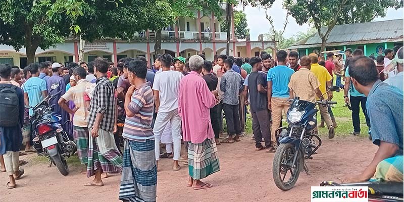 পঞ্চগড়ে শিক্ষক-শিক্ষার্থীর উপর হামলা পঞ্চগড়ে শিক্ষক-শিক্ষার্থীর উপর হামলা