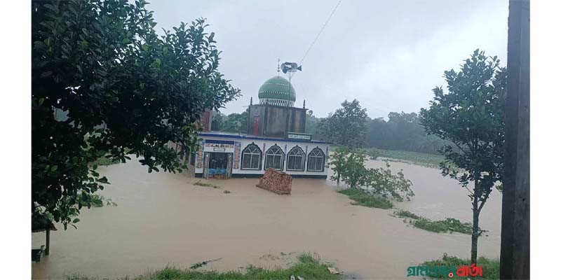 কুমিল্লায় ভারী বর্ষণ, শহর ও নিম্নাঞ্চল প্লাবিত কুমিল্লায় ভারী বর্ষণ, শহর ও নিম্নাঞ্চল প্লাবিত