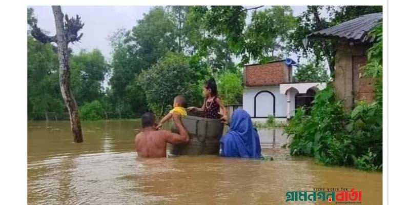 বিপৎসীমার উপর দিয়ে প্রবাহিত হচ্ছে গোমতী বিপৎসীমার উপর দিয়ে প্রবাহিত হচ্ছে গোমতী