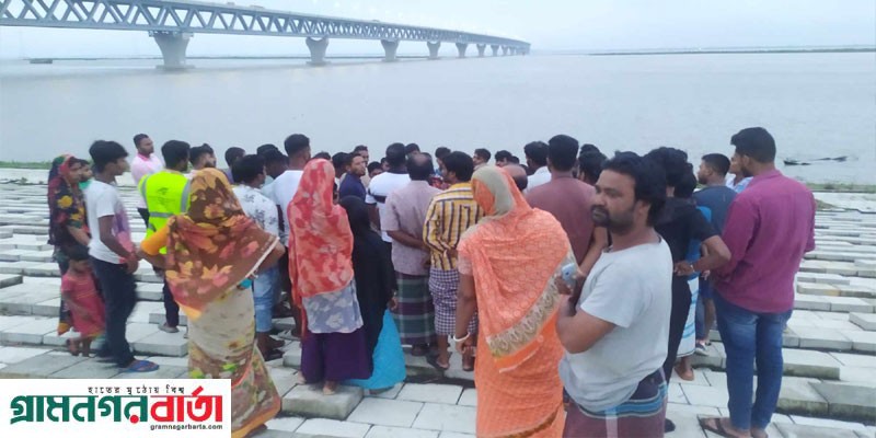 পদ্মা নদীতে ট্রলার ডুবি, নিখোঁজ এক পদ্মা নদীতে ট্রলার ডুবি, নিখোঁজ এক