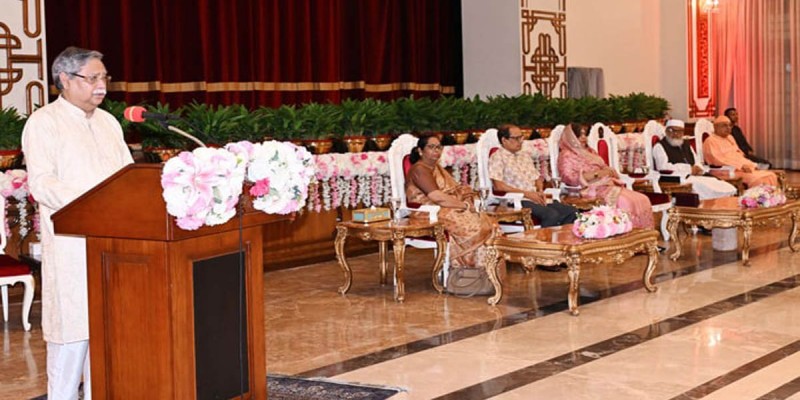 বানভাসী মানুষের পাশে দাঁড়ান : রাষ্ট্রপতি