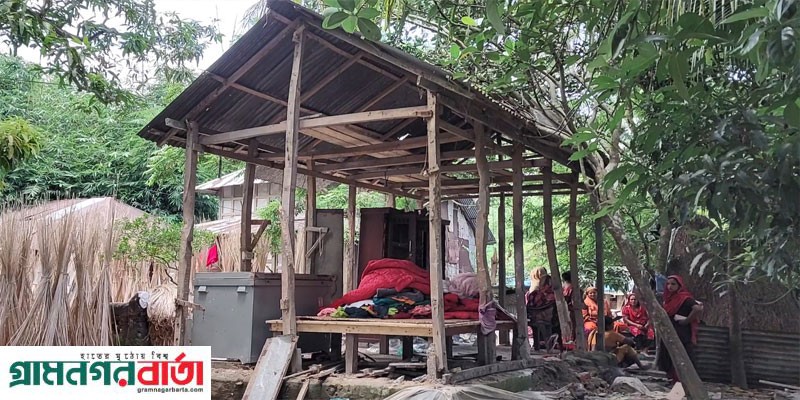 মাদারীপুরে বসতঘরের ভেতর বোমা বিস্ফোরণ, ঘরবাড়ি তছনছ মাদারীপুরে বসতঘরের ভেতর বোমা বিস্ফোরণ, ঘরবাড়ি তছনছ