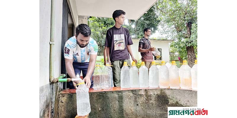 পঞ্চগড়ে সুপেয় পানি যাচ্ছে বন্যার্তদের কাছে পঞ্চগড়ে সুপেয় পানি যাচ্ছে বন্যার্তদের কাছে