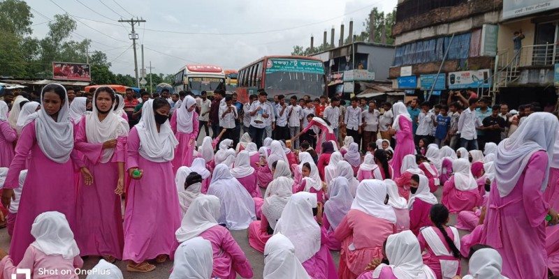 নন্দীগ্রামে প্রধান শিক্ষক ও সহকারী প্রধান শিক্ষকের পদত্যাগের দাবিতে মহাসড়ক অবরোধ নন্দীগ্রামে প্রধান শিক্ষক ও সহকারী প্রধান শিক্ষকের পদত্যাগের দাবিতে মহাসড়ক অবরোধ