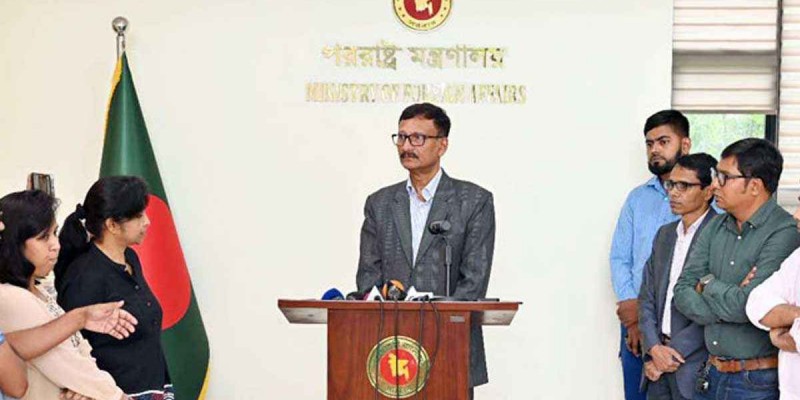 ভারত চাইলে শেখ হাসিনাকে ফেরত দিতে পারে: পররাষ্ট্র উপদেষ্টা ভারত চাইলে শেখ হাসিনাকে ফেরত দিতে পারে: পররাষ্ট্র উপদেষ্টা