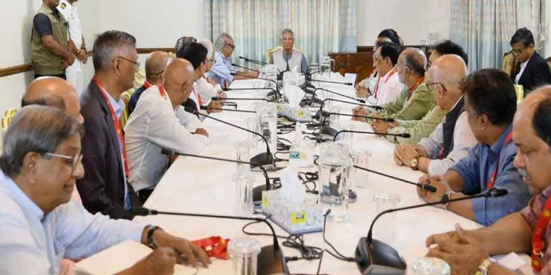 দেশে মিডিয়া কমিশন গঠন করার জোর দাবি সম্পাদকদের দেশে মিডিয়া কমিশন গঠন করার জোর দাবি সম্পাদকদের