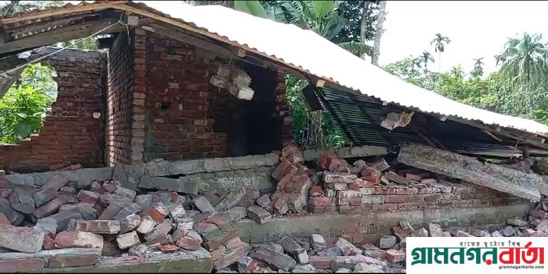 মাদারীপুরে পূর্ব শত্রুতার জেরে প্রবাসীর বাড়িতে হামলা ও ভাঙচুরের অভিযোগ মাদারীপুরে পূর্ব শত্রুতার জেরে প্রবাসীর বাড়িতে হামলা ও ভাঙচুরের অভিযোগ