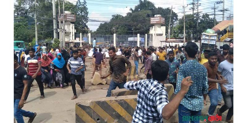 আশুলিয়ায় দুই পোশাক কারখানার শ্রমিকদের সংঘর্ষ, নিহত ১ আশুলিয়ায় দুই পোশাক কারখানার শ্রমিকদের সংঘর্ষ, নিহত ১