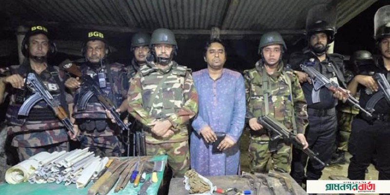 কক্সবাজারে যৌথ বাহিনীর অভিযানে বিপুল পরিমাণ অস্ত্র উদ্ধার কক্সবাজারে যৌথ বাহিনীর অভিযানে বিপুল পরিমাণ অস্ত্র উদ্ধার