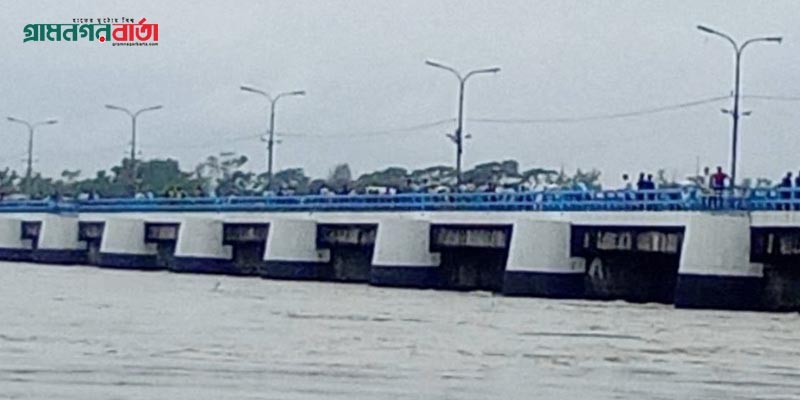 লালমনিরহাটে পানিবন্দি ২৫ হাজার পরিবার লালমনিরহাটে পানিবন্দি ২৫ হাজার পরিবার
