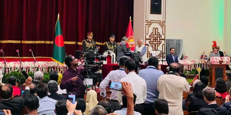 এবার কি ‘রাষ্ট্রপতি অপসারণের পথে’ হাঁটবে অন্তর্বর্তী সরকার? এবার কি ‘রাষ্ট্রপতি অপসারণের পথে’ হাঁটবে অন্তর্বর্তী সরকার?