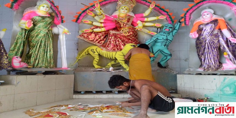 মাদারীপুরের ৪৩২ টি মন্ডপে চলছে শেষ মূহুর্তের প্রস্তুতি মাদারীপুরের ৪৩২ টি মন্ডপে চলছে শেষ মূহুর্তের প্রস্তুতি